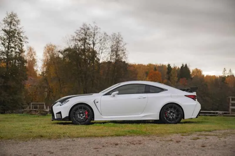 Lexus RC F photographed side on, both wheels visible